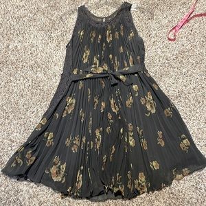 Free people pleated sleeveless dress. Worn twice. Like brand new.